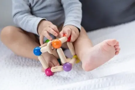 Holzspielzeug Baby Würfel - PlanToys 4005245